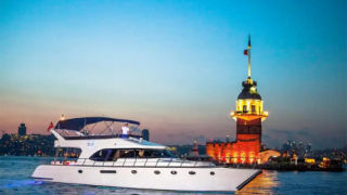 Private Yacht Tour entlang des Bosporus auf einer Luxusyacht