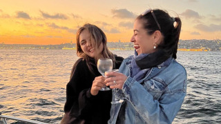 iwc-Bosphorus Sunset Yacht Cruise with Snacks and Wine